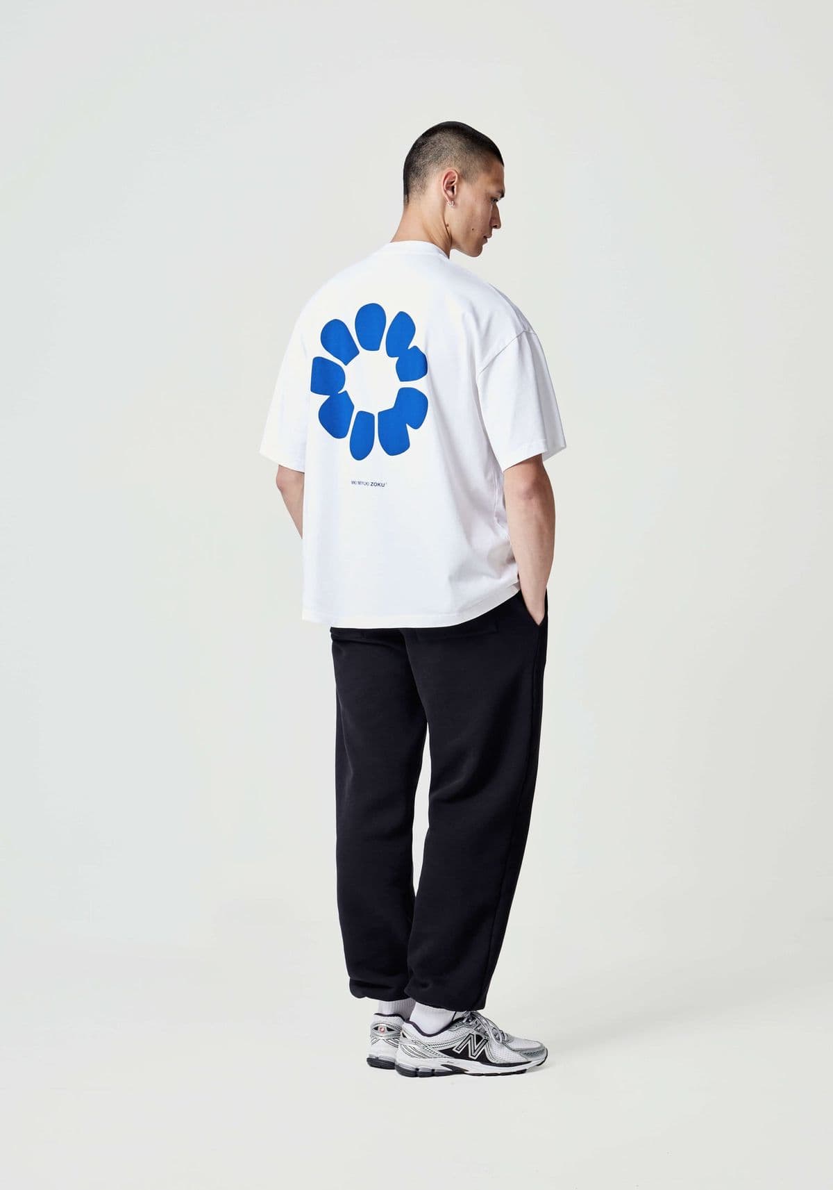 Oversized white tee with a blue bloom print